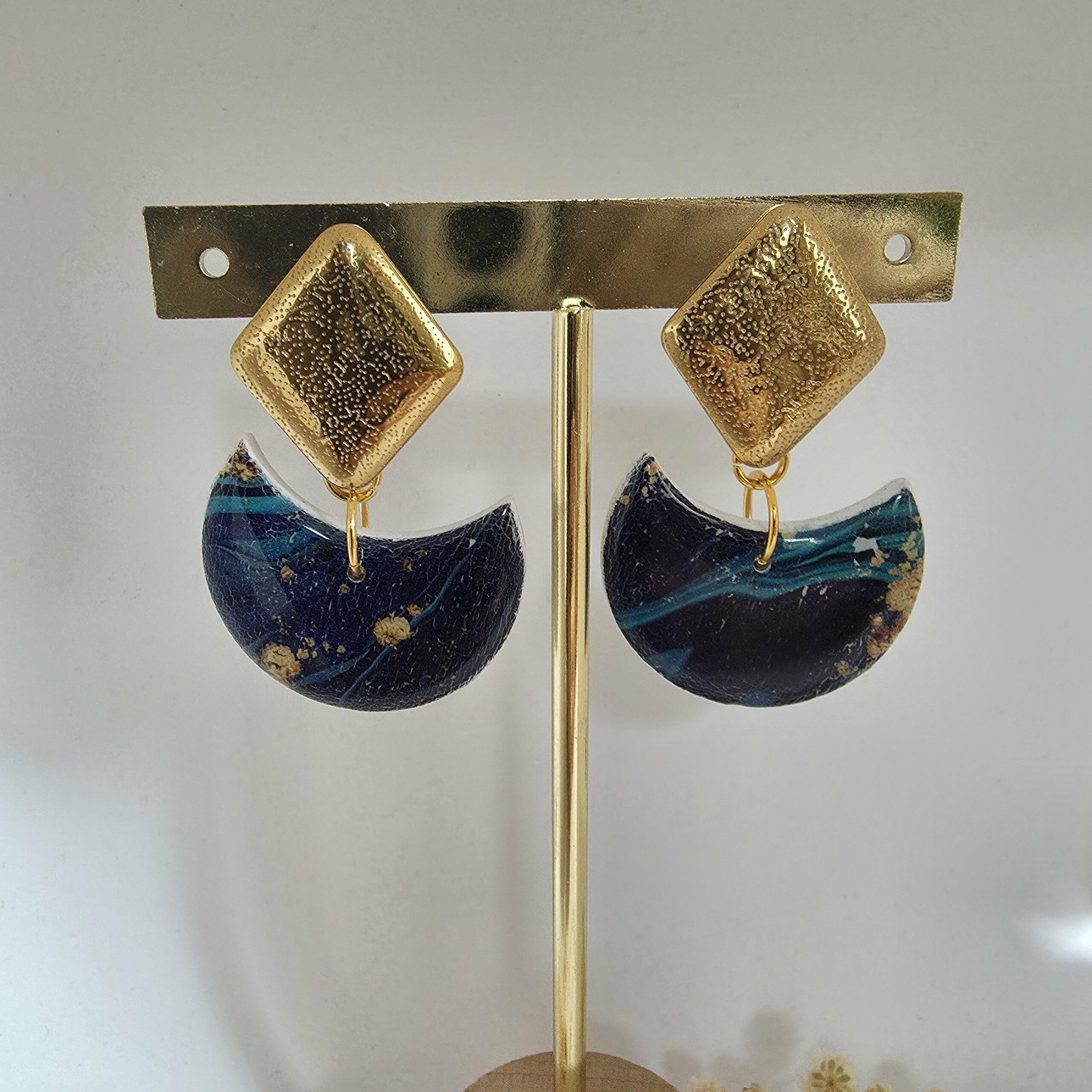 Boucles d'oreilles Lily croissant de lune – Image 2