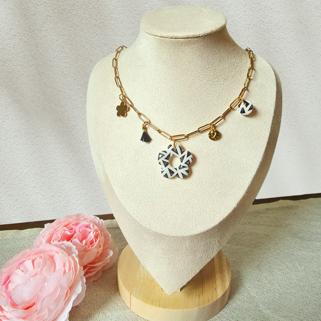 Collier à Breloques Graphique